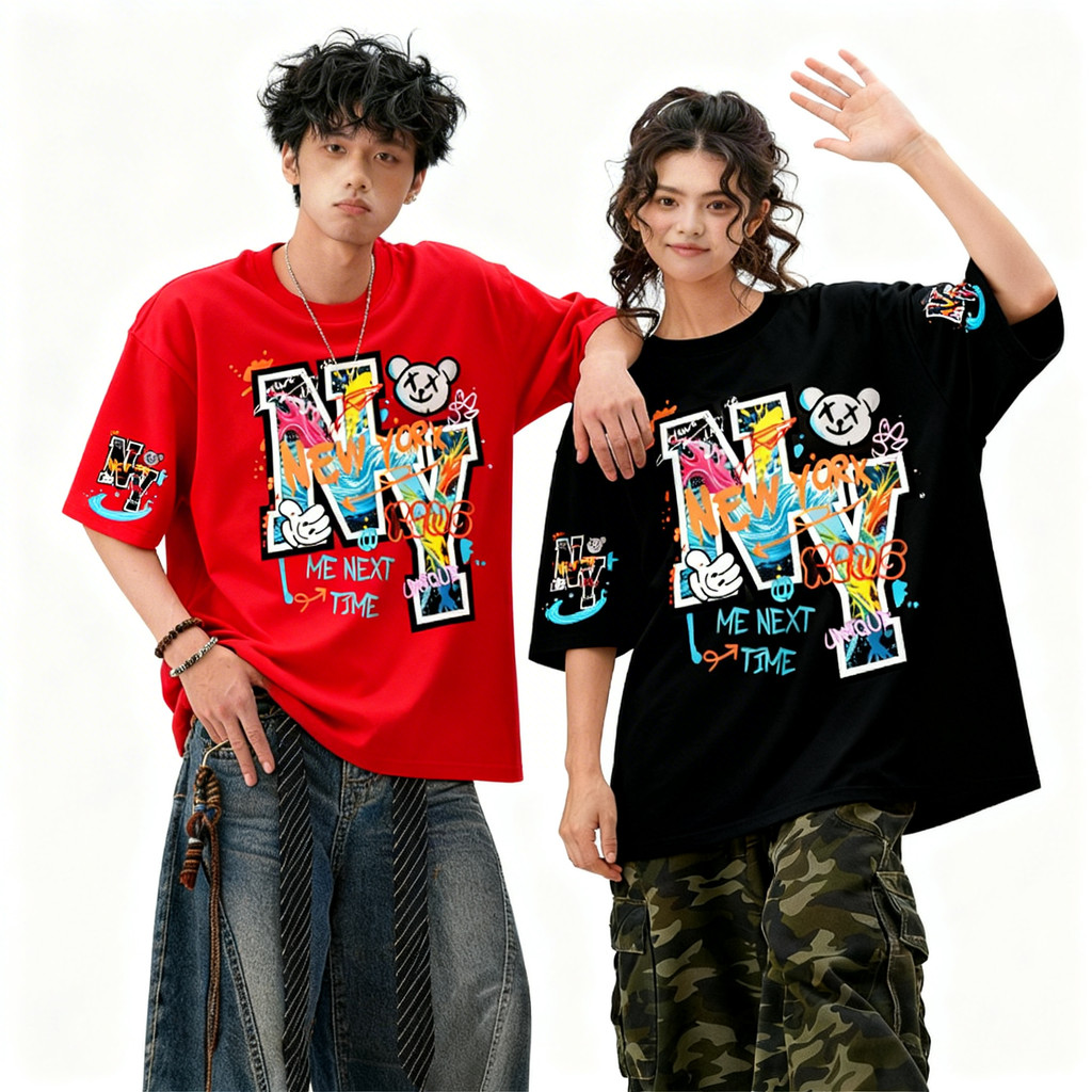 TEE·SHOP เสื้อยืด oversize เสื้อเท่ๆ เกาหลี “NY Graffiti” ไม่หดตัว เสื้อแฟชั่นใ เกาหลีสไตล์ พิมพ์ลาย ผ้านิ่มใส่สบาย COD ราคา ถูกที่สุด ดีลบีเคเค แกลเลอรีภาพที่ 3
