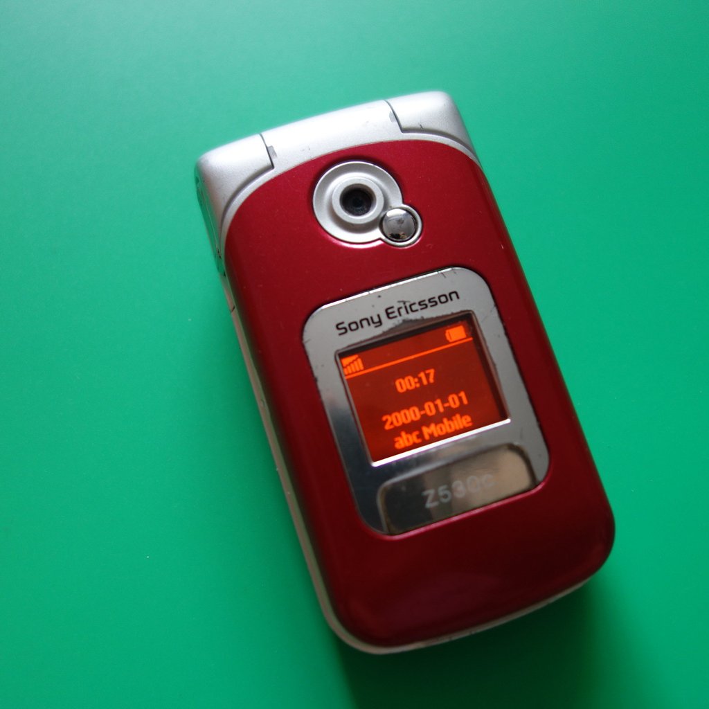 ต้นฉบับ Sony Erics Z530C โทรศัพท์มือถือมือสอง Sony Z530c Sony Z530 Classic Sony Love Flip โทรศัพท์มือถือ