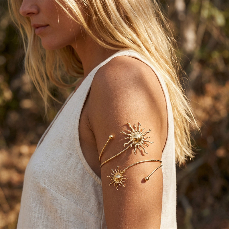 สร้อยข้อมือเปลือกปลาดาวสไตล์ชายหาด ทำจากโลหะ มีระบบปรับขนาดได้ เพิ่มความเก๋ให้คุณในฤดูร้อน