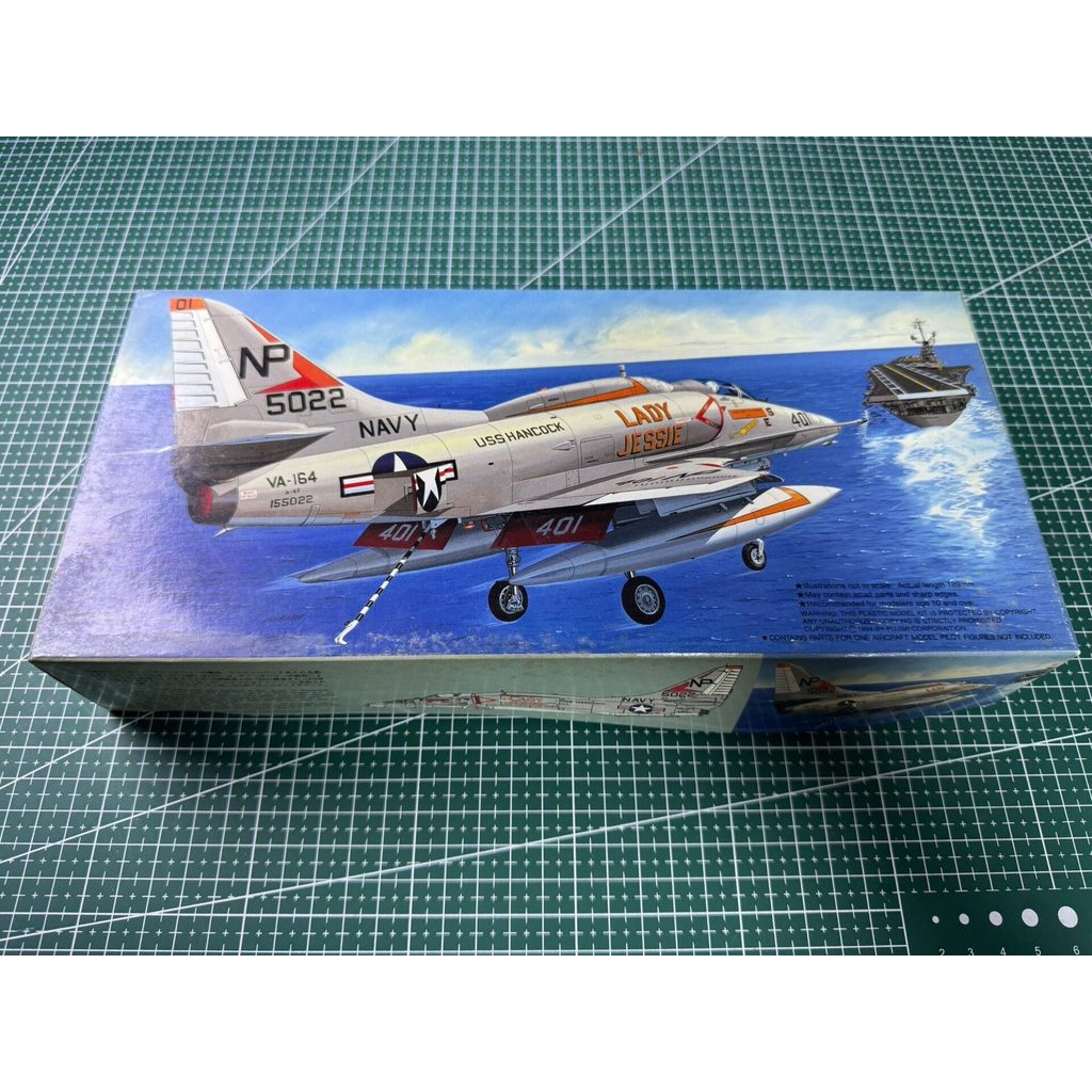 Fujimi 1/72 A4E/F SKYHAWK "LADY JESSIE" บอร์ดโมเดลประกอบครบชุด พร้อมคําแนะนําดั้งเดิม สติ๊กเกอร์ ชิ้