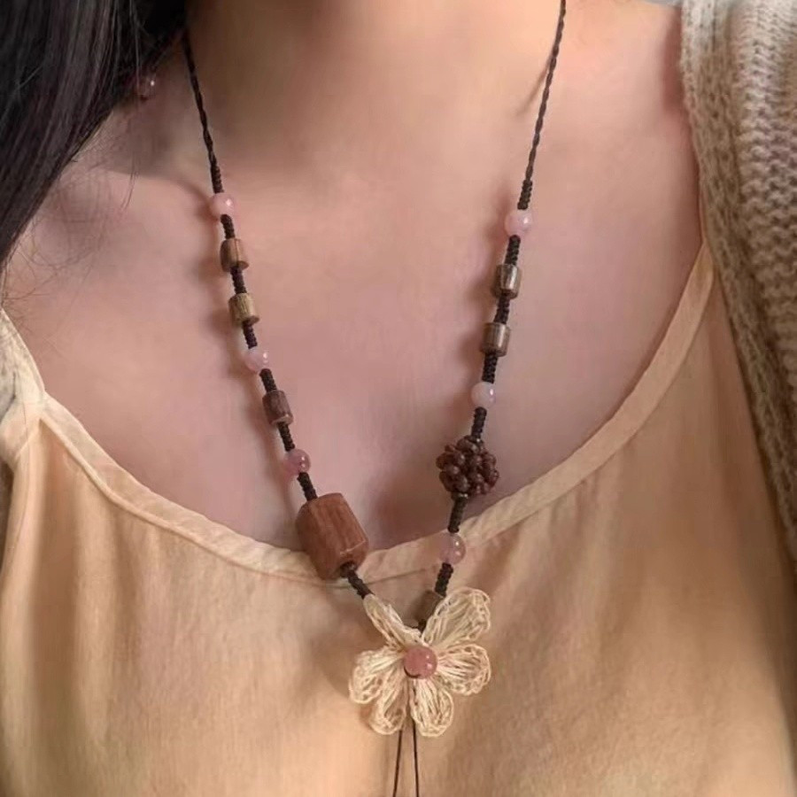 สไตล์ชาติพันธุ์ย้อนยุคที่ไม่ซ้ํากันแฟชั่นหญิงทอมือห้าใบดอกไม้จี้ เวนจ์ ไม้จี้สร้อยคอยาวหญิงสไตล์ [yf