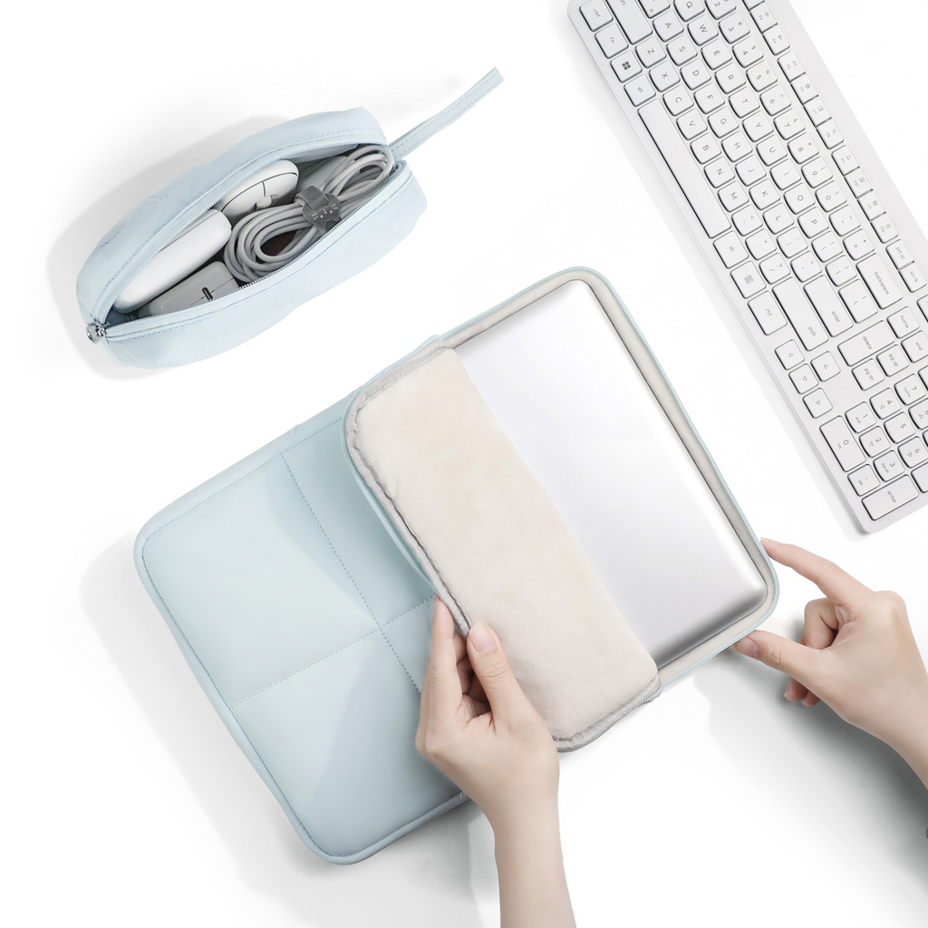 FULL DESIGN Nori กระเป๋าใส่โน้ตบุ๊ก 12/13/14/15 นิ้ว กันกระแทก กันน้ำ ผ้า Puffy ปกป้องรอบด้าน แถมกระเป๋าเล็ก