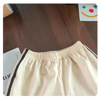 MooDeng Baby เสื้อ+กางเกง ชุดเซตเด็กชาย สกรียลาย สีครัม สีเทา แขนสั้น ขาสั้น ผ้าฝ้าน นุ่ม ใส่สบาย