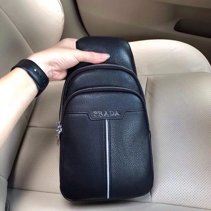 Prada กระเป๋าคาดหน้าอกผู้ชายอินเทรนด์