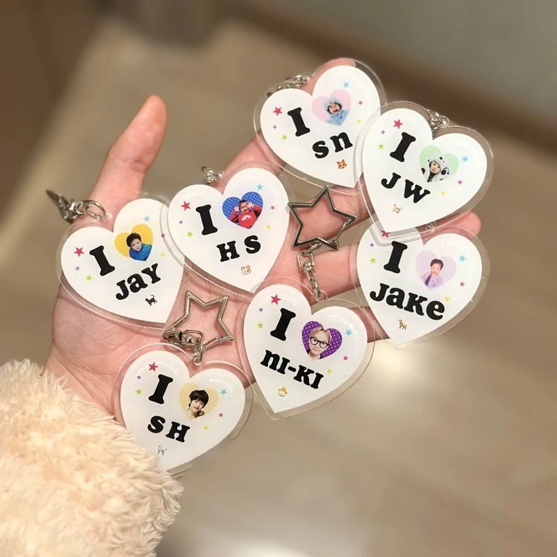 ENHYPEN Fukuo Merchanded Love พวงกุญแจอะคริลิคมูลค่าสูงวัสดุสนับสนุนกระเป๋านักเรียนเครื่องประดับสําห