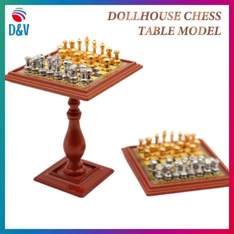 D&V 1 ชุด 1:12 Dollhouse Miniature Alloy International Chess Set Cheerboard Chess Table Set Soldier 