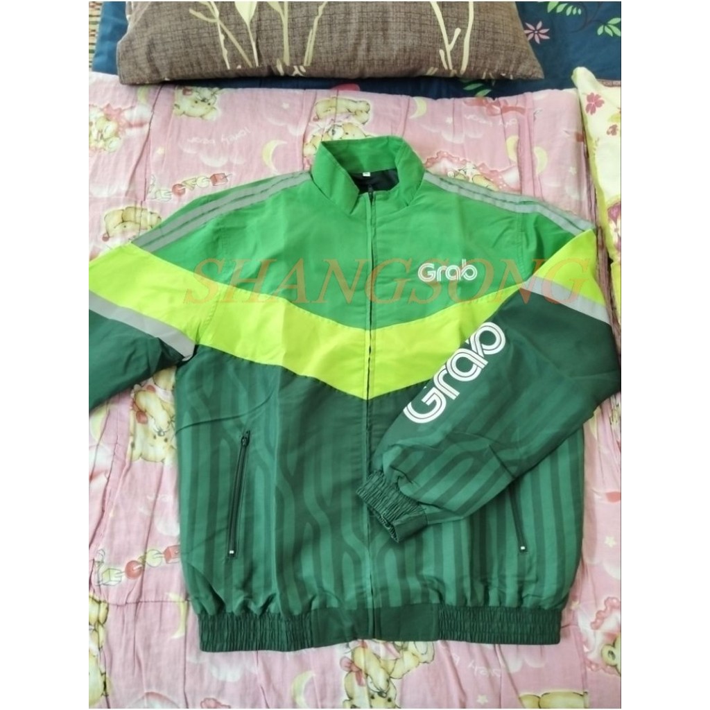 ชุด GrabFood Rider ออกแบบมาสําหรับ Man."