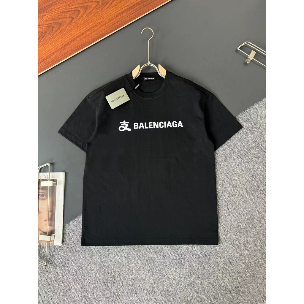 เสื้อยืดคอกลมแขนสั้นสำหรับผู้ชาย สไตล์Slim-fit พิมพ์ลายรอบคอดูโดดเด่น PLH4