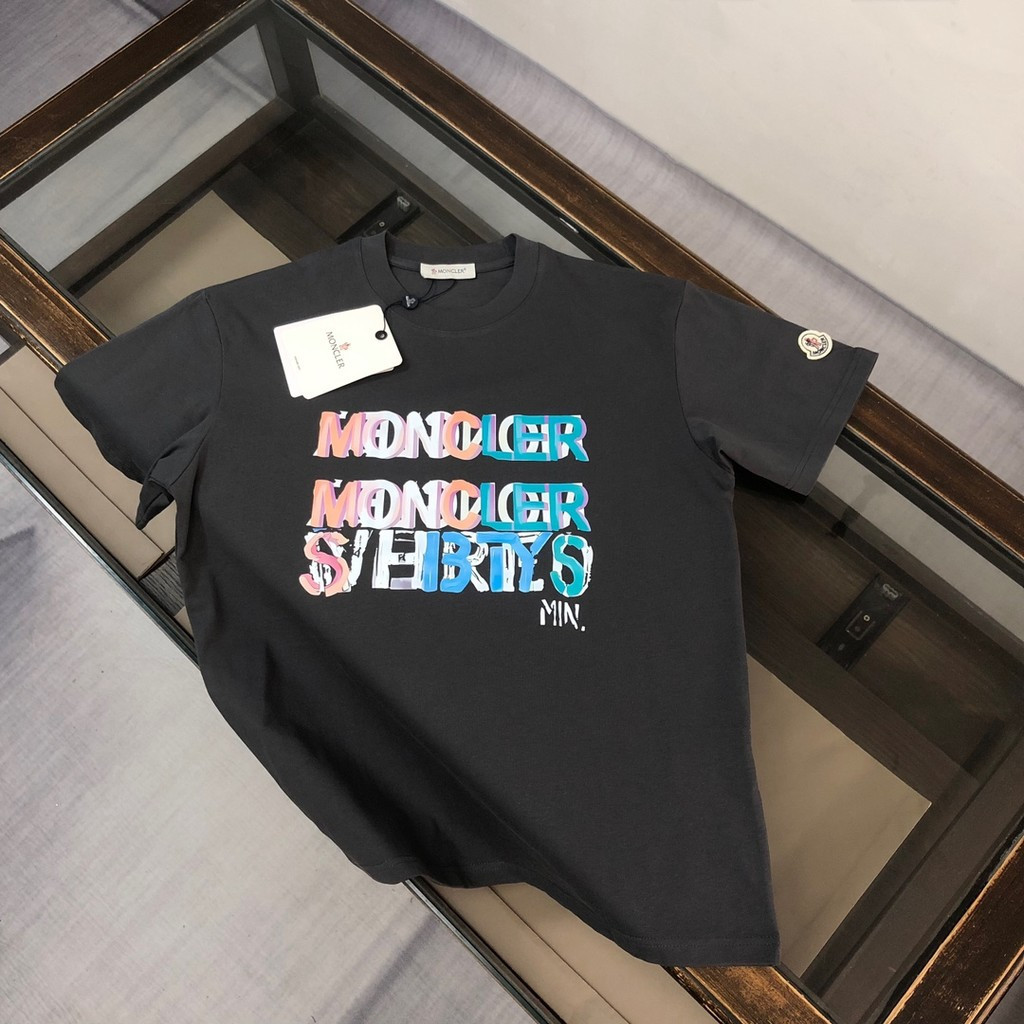 Moncler/Moncler/6XL คลาสสิกรอบคอแขนสั้นเสื้อยืดผู้ชายผู้หญิงสไตล์ขนาดใหญ่สบาย Breathable 2026 ต้นฤดู