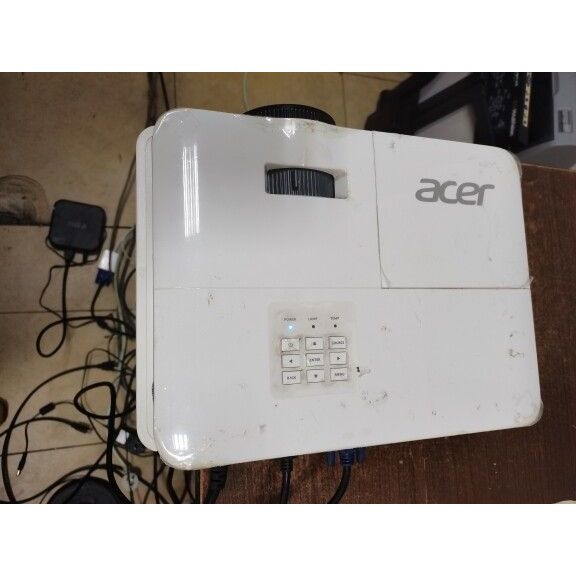 Acer AX319 Projector HD Telephoto Projector, เครื่อง 90% ใหม่ซ้ายขวาความสว่าง 3300 Lumens