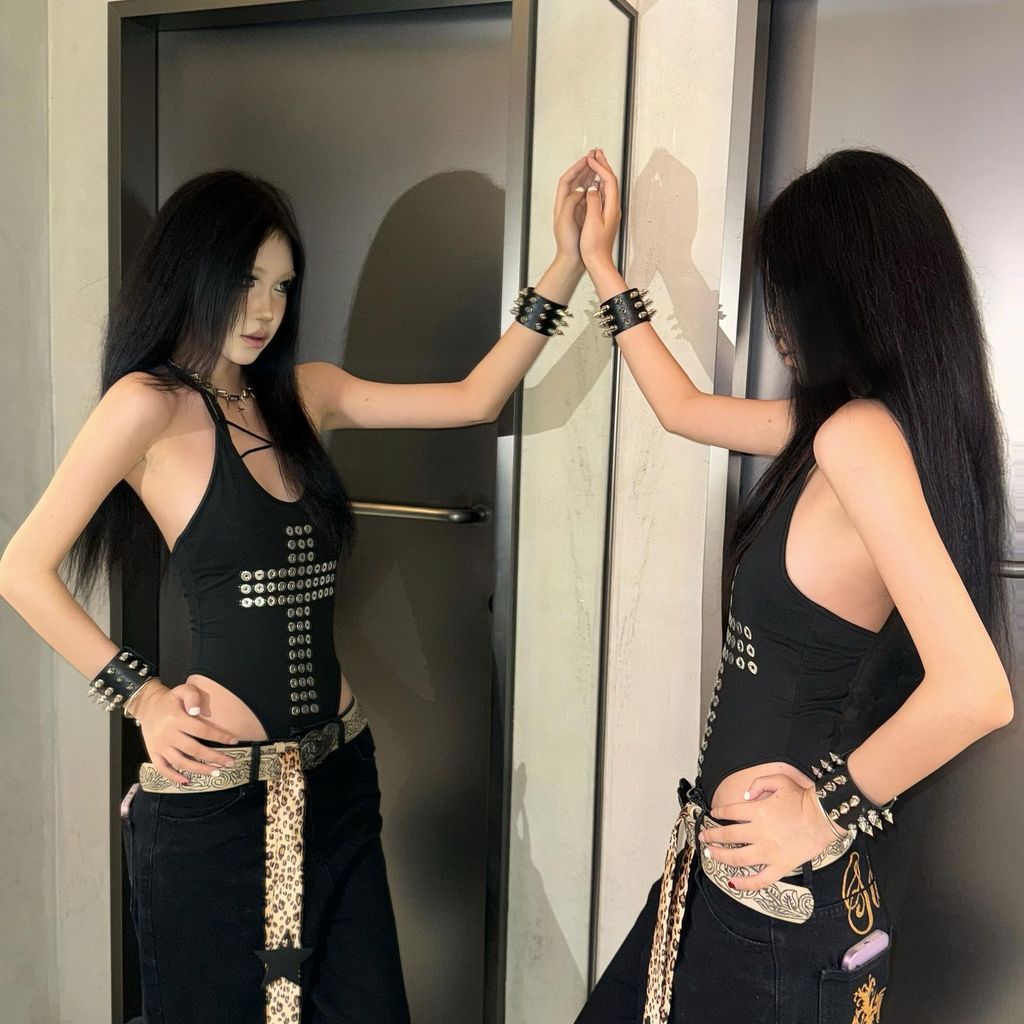 Asian Rivets รอบเสื้อกั๊กผู้หญิงสลิง Cross Punk y2k กว่าสาวร้อน Conjoined แขวนอเมริกันคอโลหะ 4CGV