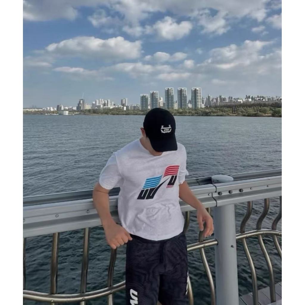 เสื้อยืดแขนสั้นป้องกันUV แบบเรียบง่าย จากซีรีย์ Chicago City ของ UVU CLUB