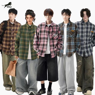 DAW เสื้อเชิ้ตลายตาราง มีกระเป๋า กระดุมแถวเดียว เสื้อเชิ้ตแขนยาว มีหลายสีให้เลือก ไม่เป็นขุยง่าย ไม่ยับง่าย unisex