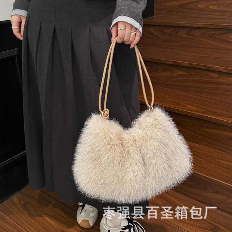 Furry bag 2025 Portable Plush bag กระเป๋าสะพาย Messenger bag Small Fresh Texture Furry All-Match Tot