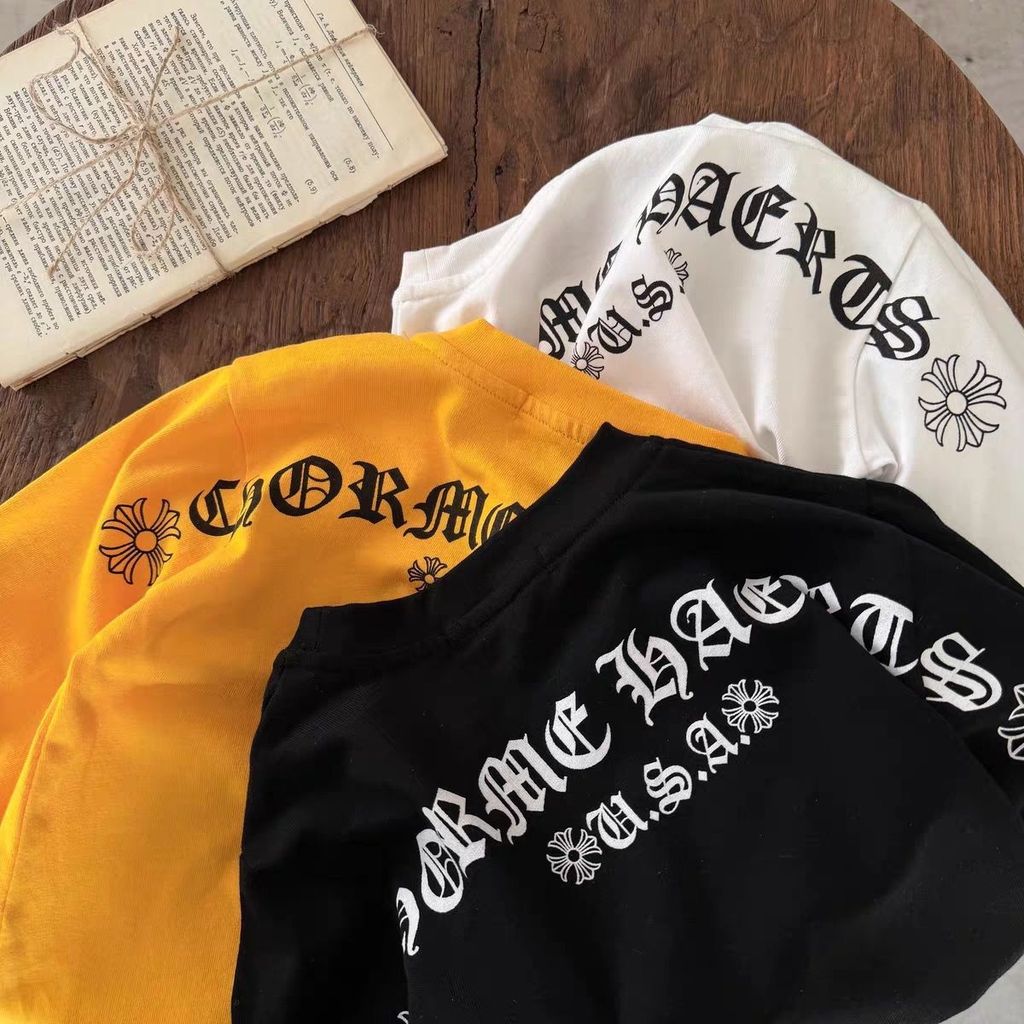 เสื้อยืดแขนยาวเด็กผู้ชาย ลายพิมพ์ตัวอักษรสไตล์โมเดิร์น ทำจากผ้าฝ้ายแท้ ออกแบบเรียบง่ายและสวมใส่สบายในฤดูร้อน