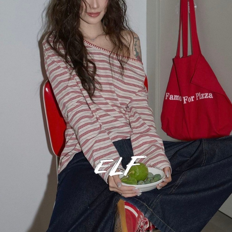 เสื้อยืดแขนยาวถักลายทางสีแดง