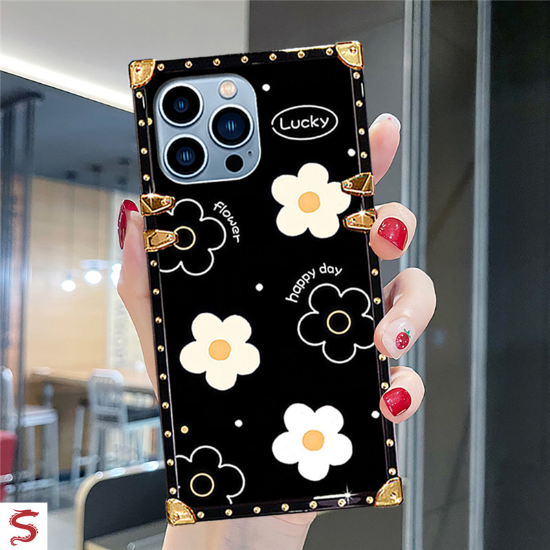 ปลอก iphone 16 Pro Max 17 Air 15 14 13 12 11 14Plus 15Plus แฟชั่นสีดําสีขาว Lucky Floral รูปแบบ Square เคสโทรศัพท์กันกระแทก