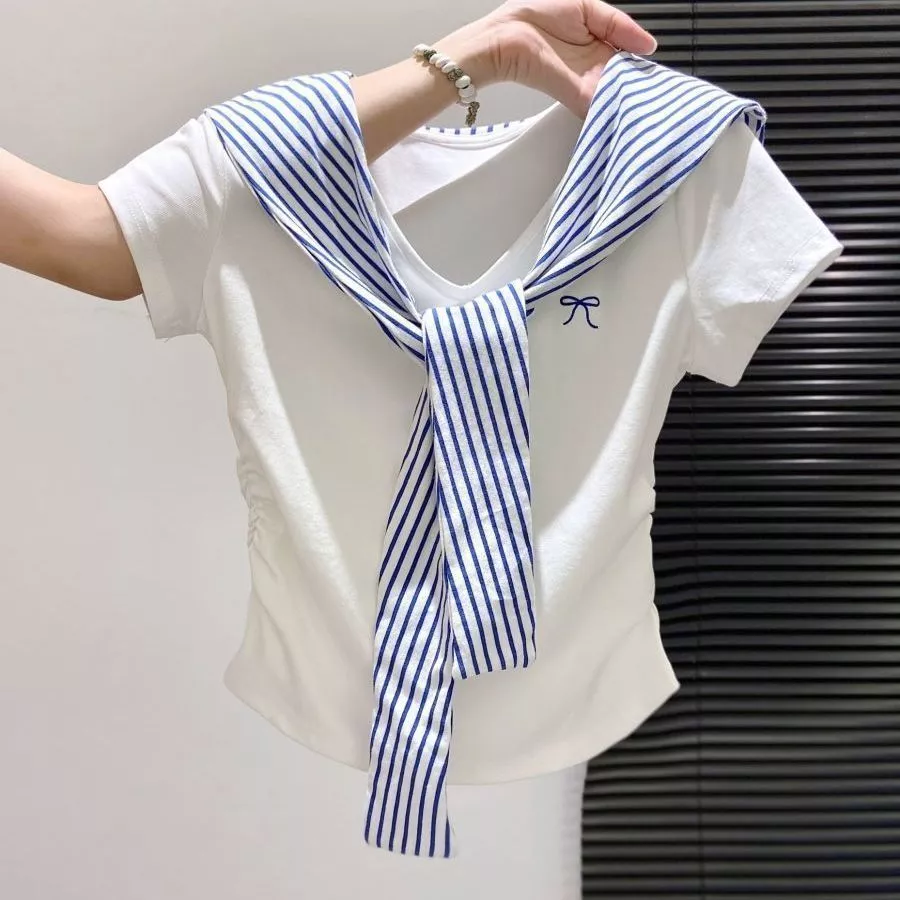 เสื้อผู้หญิงแขนสั้นลายดอกไม้ คอวีทรงเข้ารูป thumbnail 5