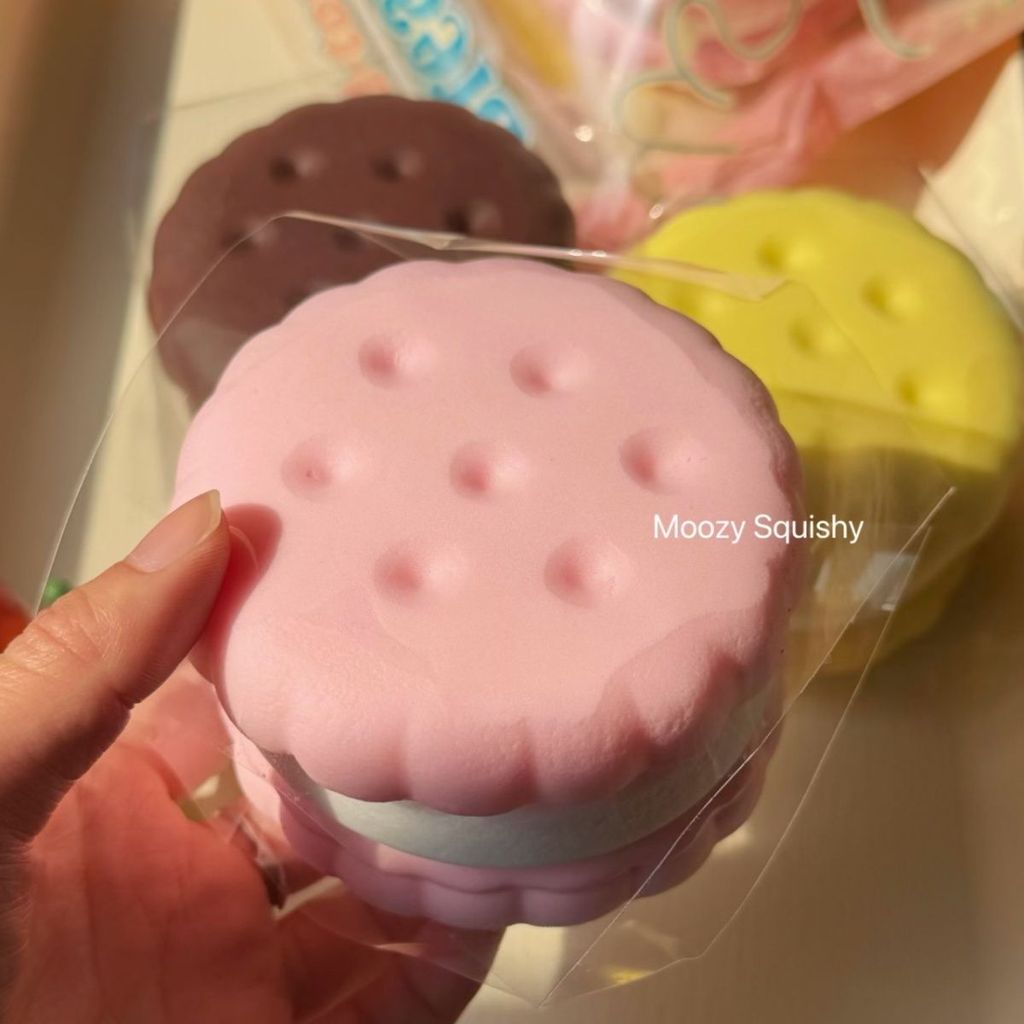 สุดฟิน!Muji Slow Rebound Layered Biscuit Sticky Release Film Super Soft Decompression Pinch Music Toy
