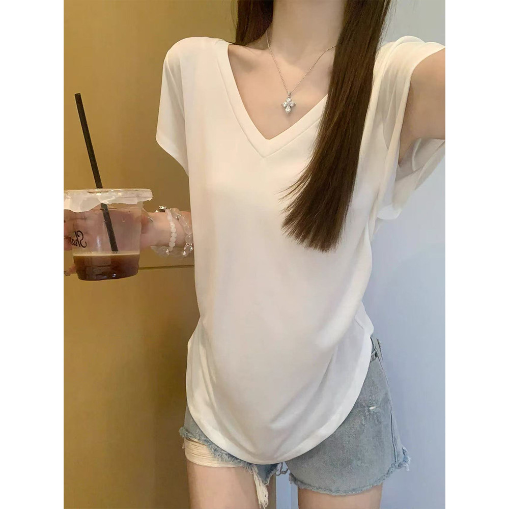 <Moses Queen> เสื้อยืดคอวีสีขาว ทรงหลวม เหมาะสำหรับการใส่เป็นชั้นใน เสื้อยืดแขนสั้นดีไซน์เก๋สำหรับฤดูร้อน