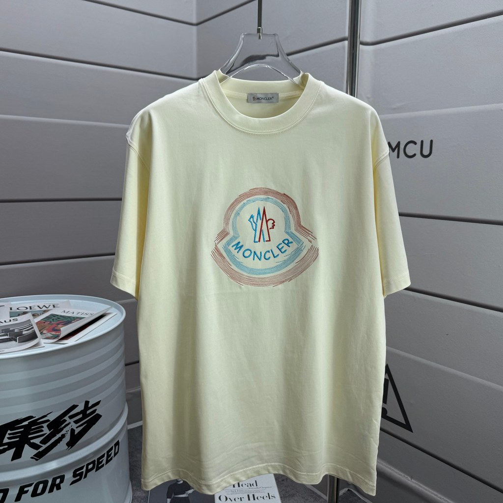 เสื้อยืดสไตล์มอนเลอร์ สำหรับทั้งผู้ชายและผู้หญิง แบบหลวม สบาย และน้ำหนักเบา แนวแฟชันปี 2026 JKD