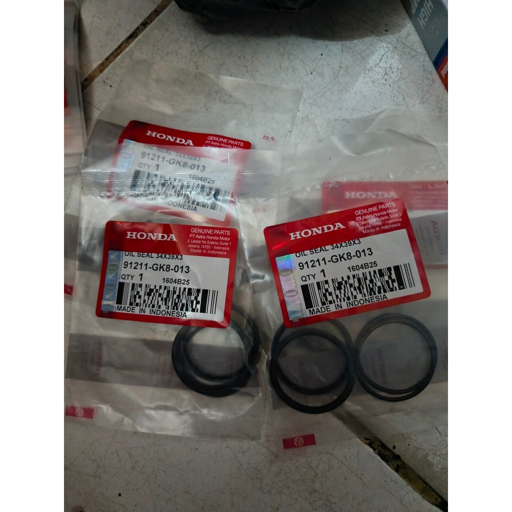 ซีลลูกรอกหลัง 34X39X3 คาร์บูเรเตอร์ Honda BeAT Fi