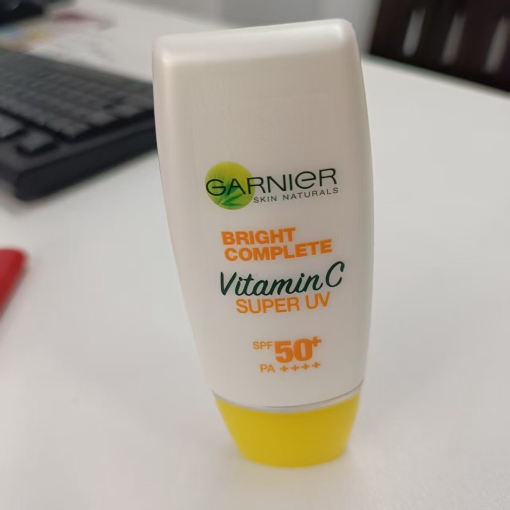 T Thailand Carnier VC Essence Sunscreen 50 Times Lightweight Refreshing Face 1.7