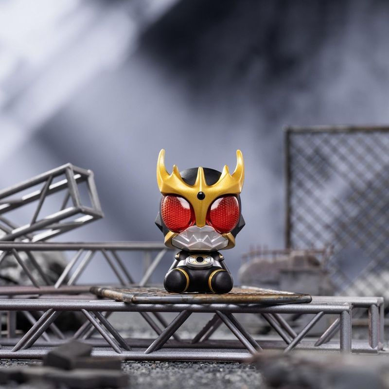 POPMART Kamen Rider รุ่น Q Super Mini Chess Piece รูปสํานักงานตุ๊กตา Mystery กล่องสามมิติตู้เย็นสติกเกอร์ตกแต่งของขวัญแลกเปลี่ยน - รูปที่ 5