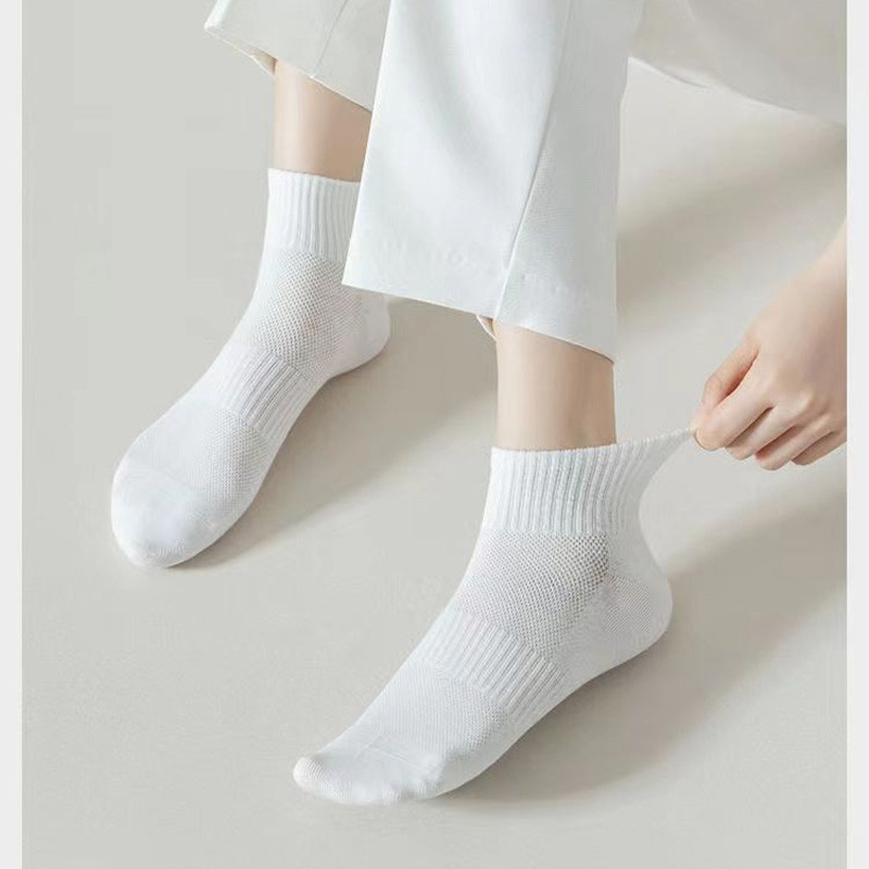 ถุงเท้าตาข่ายบางสำหรับผู้หญิง ออกแบบมาสำหรับฤดูร้อน มีคุณสมบัติระบายอากาศและดูดซับเหงื่อได้ดี