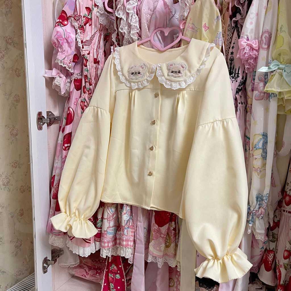 2026แฟชั่น2026ฤดูใบไม้ร่วงญี่ปุ่นนุ่มสาวหมีบิสกิตเสื้อโลลิต้าภายในตรงกับครีมสีเหลืองตุ๊กตาเสื้อคอปกแ