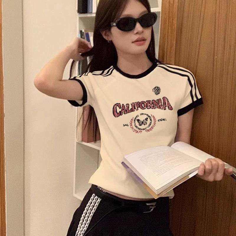 สาวลดอายุ ความรู้สึกของการออกแบบ แต่งจีบย่น เสื้อจั๊มเอว คอกลม ใส่แล้วเพรียว แขนสั้น "เสื้อเชิ้ตเอวลอยผู้หญิง " เสื้อคอว