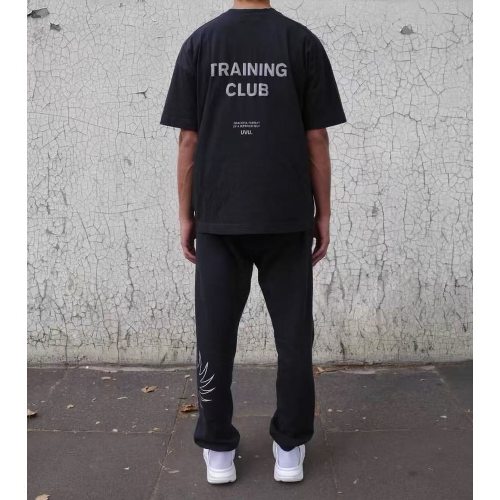 เสื้อยืดแขนสั้นพิมพ์ลาย UVU CLUB สีขาว