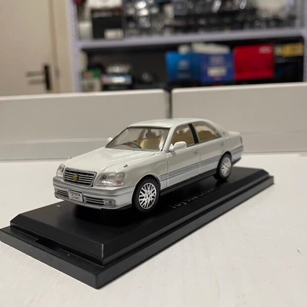 1: 43 Norev TOYOTA CROWN TOYOTA CROWN 2001 JZS175 โมเดลรถ สีขาว