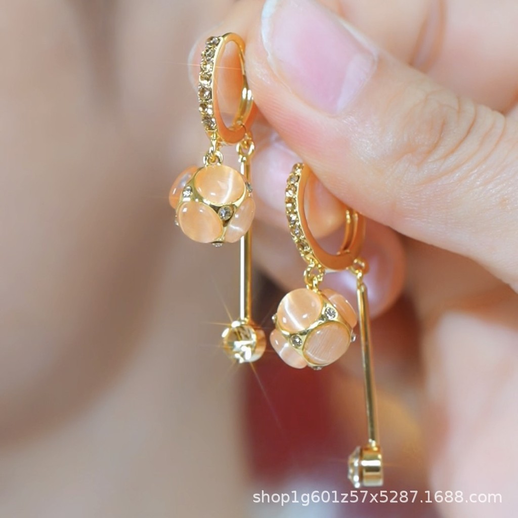 ต่างหูสไตล์หรู แบบฟีathers กับ.Opals ทรงวงกลม สไตล์ Chic และLuxury