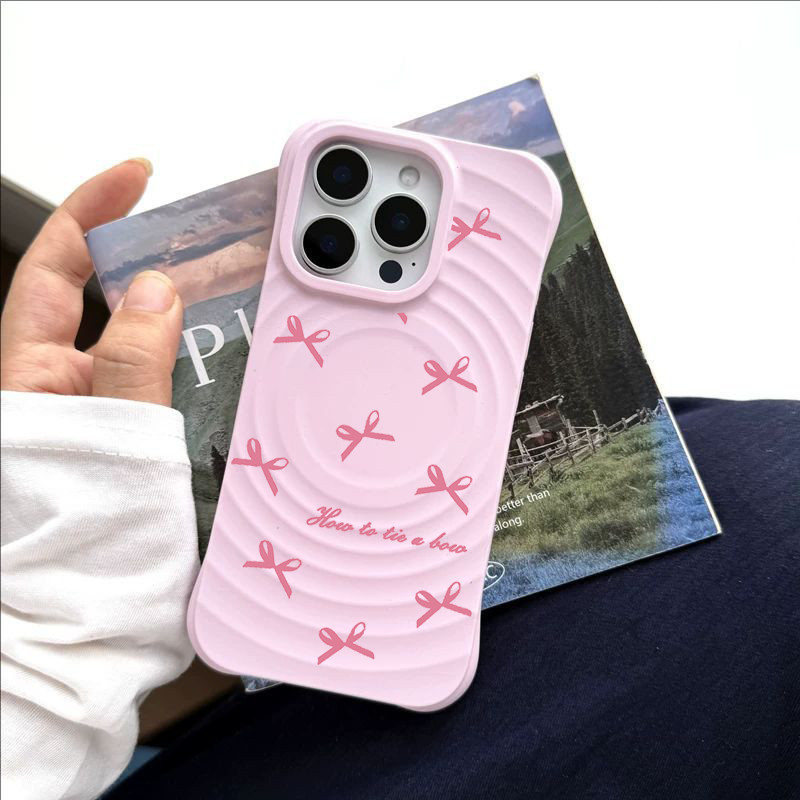 เคสไอโฟน เคส iPhone 16/16 Pro/16 Pro Max แม่เหล็ก มุม4เสริมรับแรงกระแทก ลายโบว์ ขอบคลื่นใหญ่ – สีสดใส ไม่หายสี