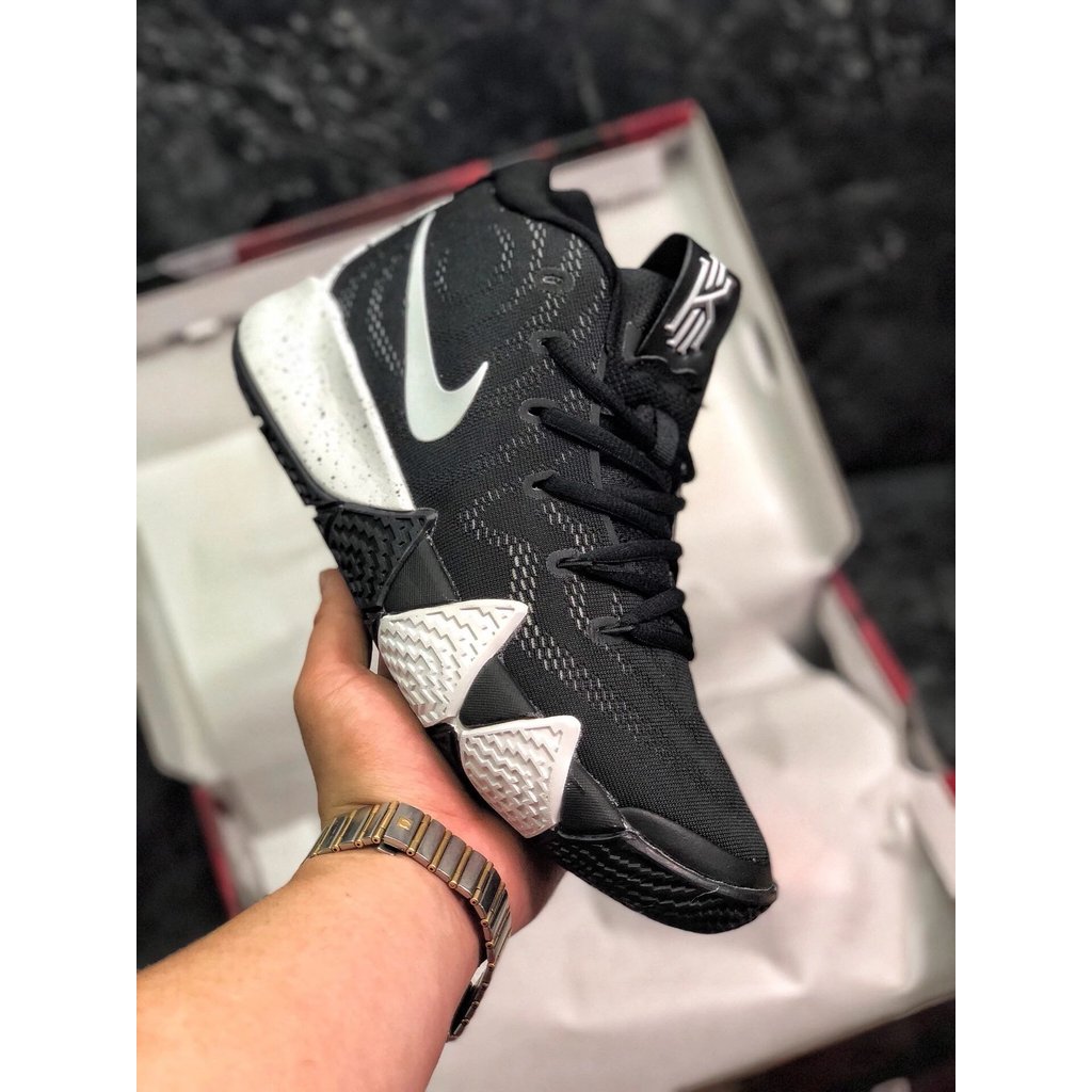 Kyrie 4 Irving รองเท้าบาสเก็ตบอลพรีเมี่ยม สีดำและสีขาว