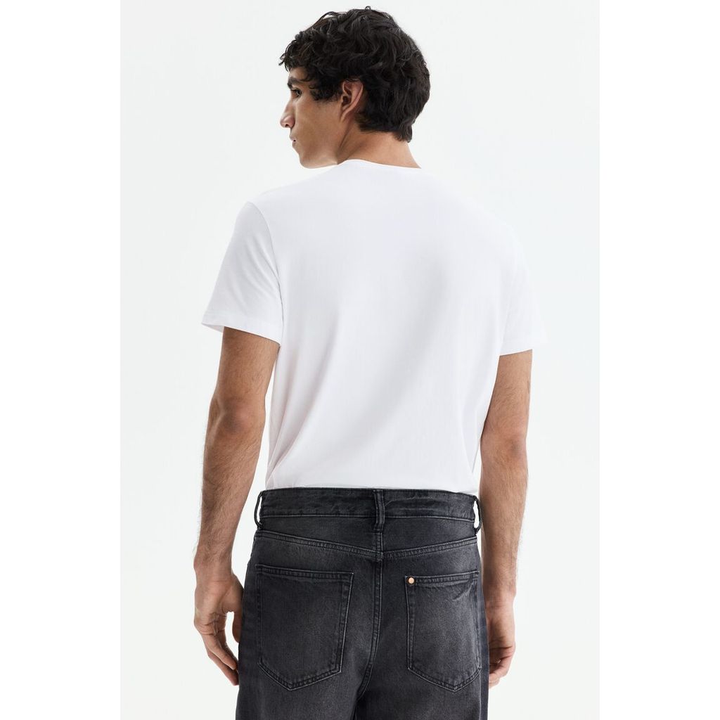 H&M(เอชแอนด์เอ็ม) เสื้อยืดทรง Slim Fit คอ Round-neck ผู้ชาย 0570002_2
