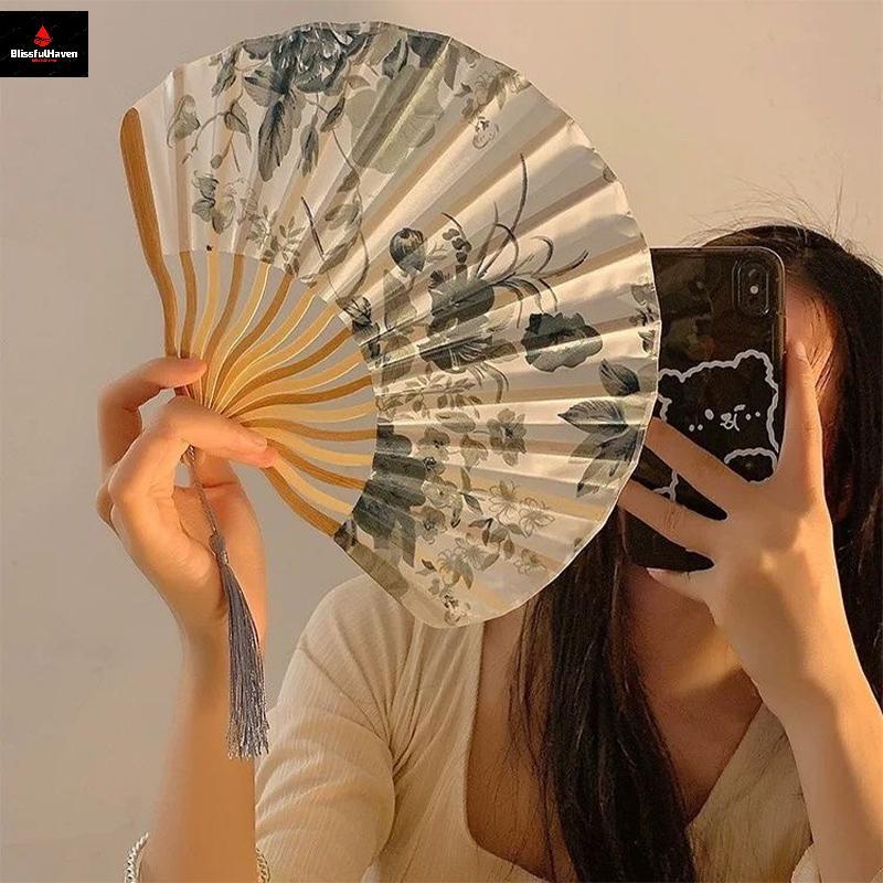 สไตล์จีนญี่ปุ่นผ้าไหมพัดลมพับพัดลมแต่งงานพัดลมศิลปะของขวัญเต้นรํามือวินเทจไม้ไผ่พับมือถือดอกไม้