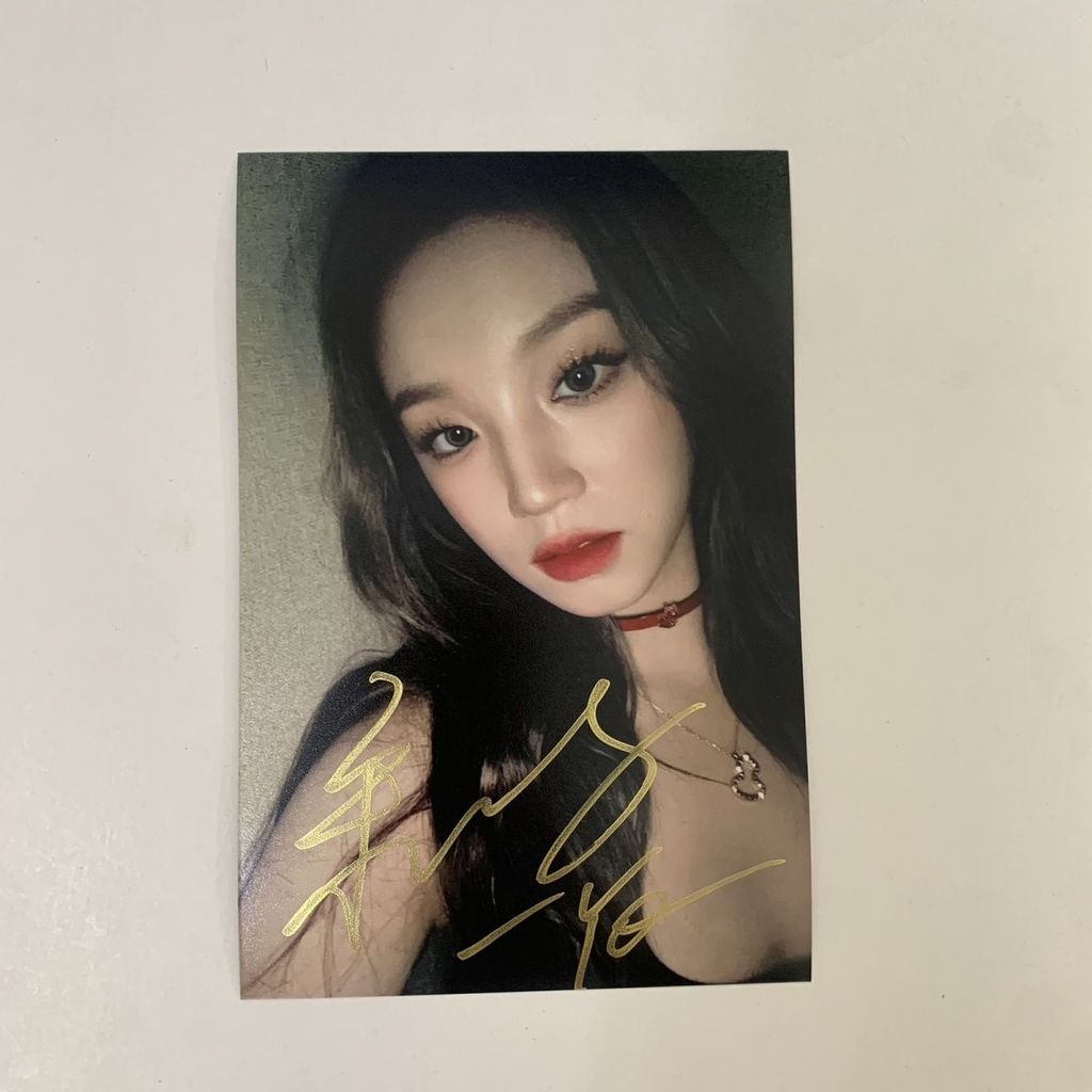 ภาพถ่ายพร้อมลายเซ็นของ Song Yuqi ภาพถ่ายพร้อมลายเซ็นของ Fotouji Yuqi ภาพถ่ายลายเซ็นของ Tong Yuqi ภาพ