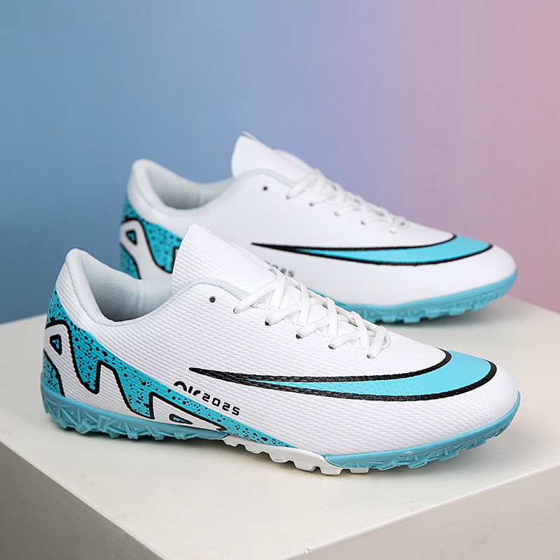 รองเท้าฟุตบอลในร่มรุ่นล่าสุด รองเท้าฟุตบอลสำหรับเยาวชน เหมาะสำหรับกีฬากลางแจ้งและฟุตบอลห้าคน มี 6 สี ขนาด 32-46 - รูปที่ 6