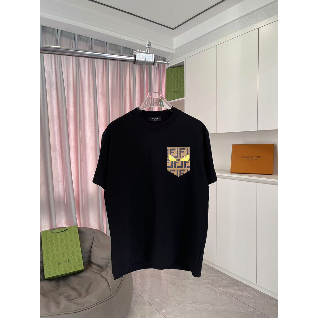 เสื้อยืดแขนสั้น แฟชันพื้นฐานสำหรับทั้งผู้ชายและผู้หญิง Fendi ใหม่ปี 2026