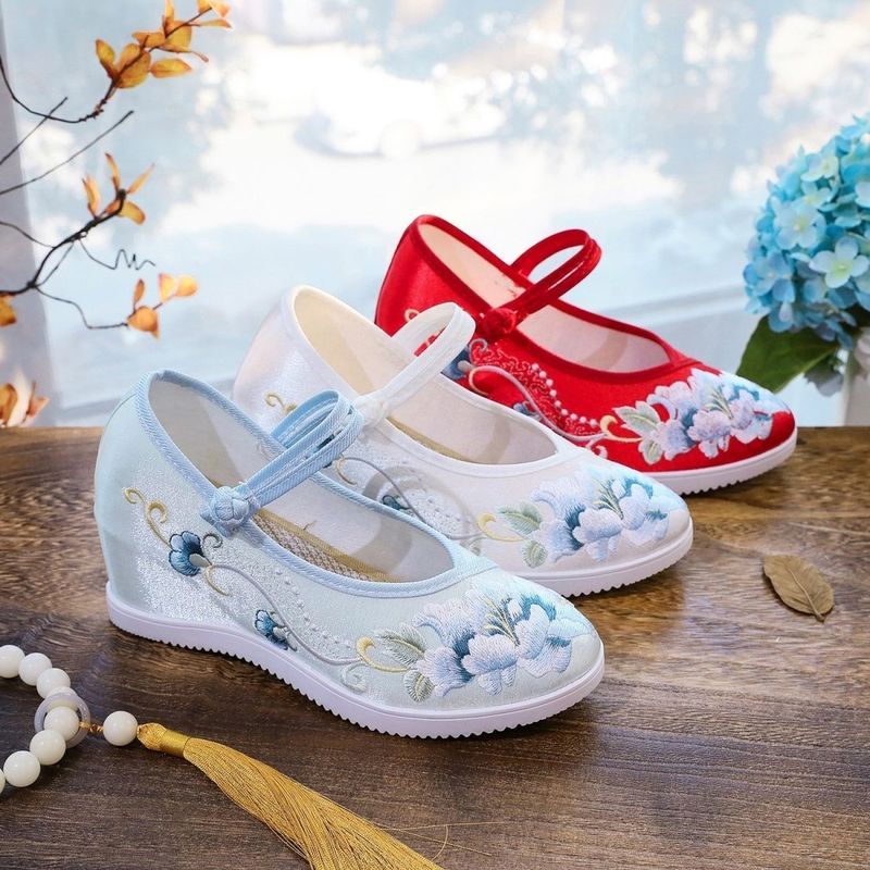 老北京布鞋内小个子增高新款古风鞋子古典舞鞋中国风女鞋3.1Old Beij Cloth Shoes for Height Increase for Small People, New Style An