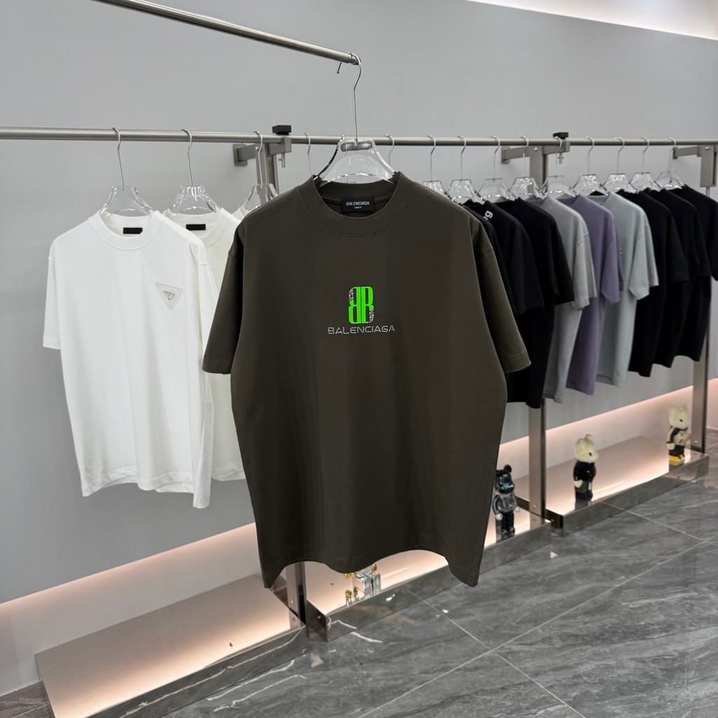 BALENC & IAGA Star ต้นฤดูใบไม้ผลิสไตล์ใหม่เสื้อยืดแขนสั้นผู้ชายผู้หญิงคู่สไตล์รอบคอสบาย Breathable H