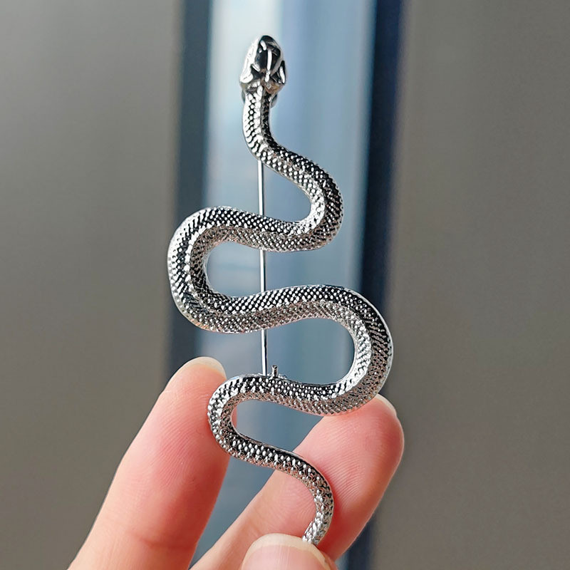 ยุโรปอเมริกันยอดนิยมงูรูปเข็มกลัดที่ไม่ซ้ํากัน Python Badge ผู้ชายชุดคอ Pin หญิงแจ็คเก็ตตกแต่ง Pin