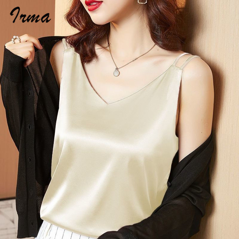 เสื้อชั้นในสายคล้องไหล่สำหรับผู้หญิง ทำจากผ้าซาร์ติน แต่งได้นอกในวันร้อนๆ