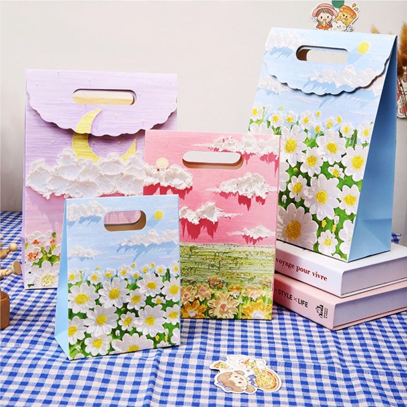 ถุงกระดาษพิมพ์ลายน่ารัก ถุงของขวัญมีหูหิ้ว3เหลี่ยม ถุงกระดาษใส่สินค้า ห่อของขวัญ dai2