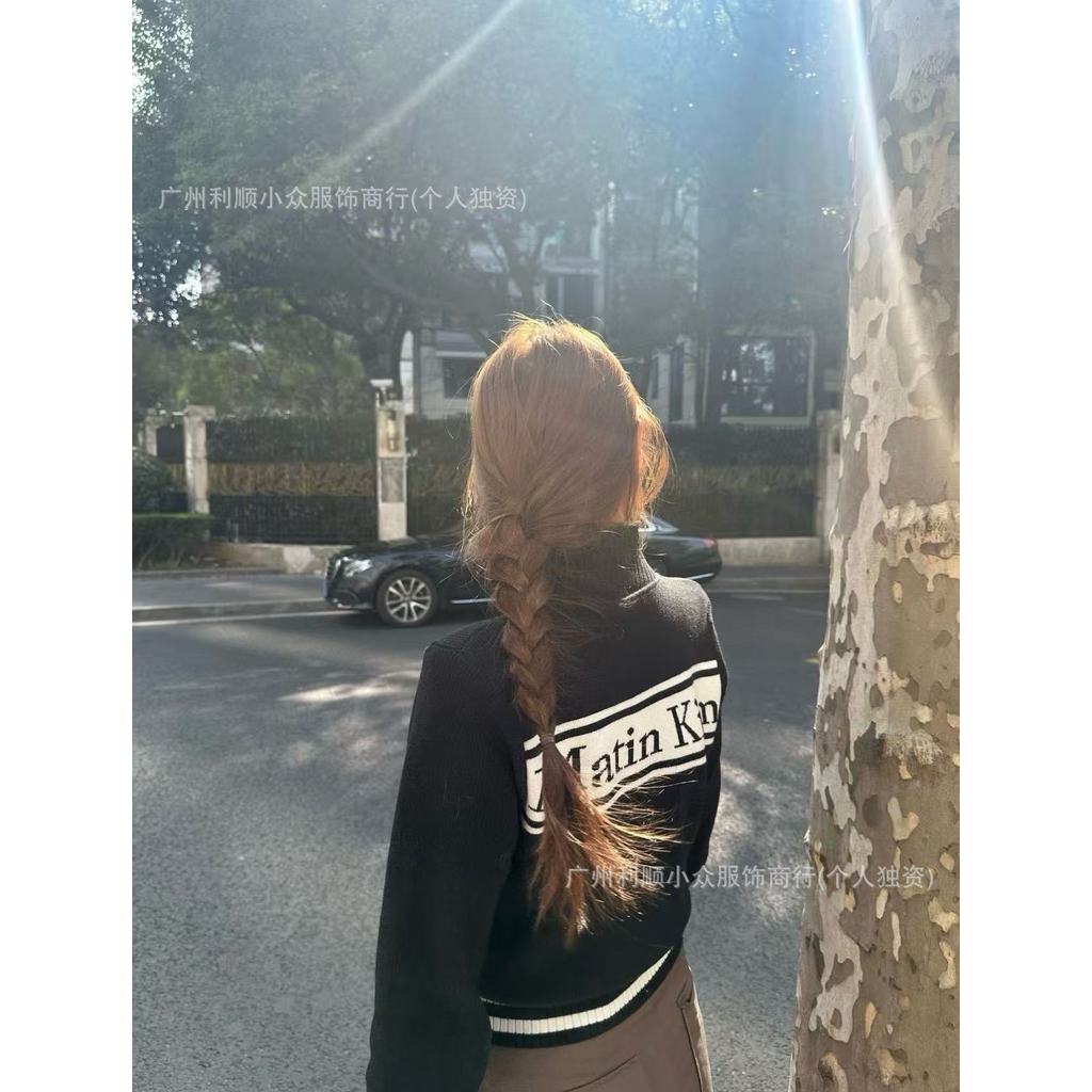 L5KR Matin Kim แขนยาวถักเสื้อสเวตเตอร์ถักผู้หญิง Jacquard Letter MK ซิป Contrast สีเสื้อกันหนาวแจ็คเ