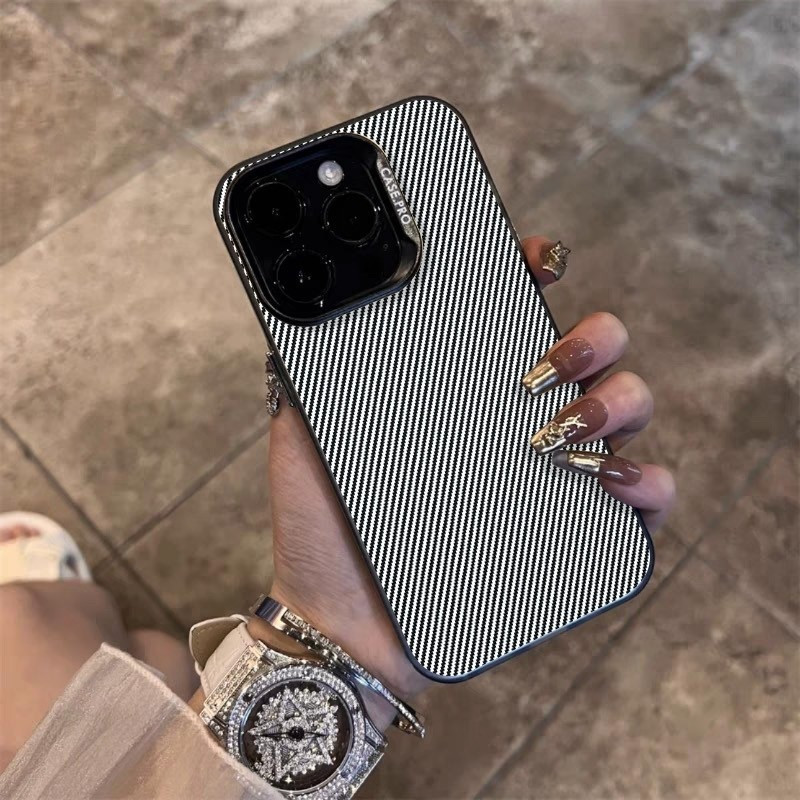 เคสโทรศัพท์อินเทรนด์สีดําเส้นละเอียดความรู้สึกระดับไฮเอนด์บทคัดย่อเหมาะสําหรับiPhone 16promax 16pro 