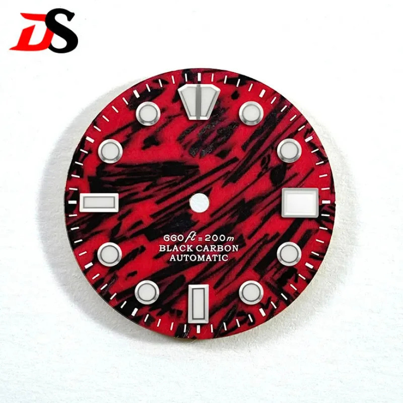 NH35 Dial สีแดงคาร์บอนไฟเบอร์ 28.5 มม.คุณภาพสูง BGW9 C3 Lume NH35 NH36 การเคลื่อนไหวโลโก้ที่กําหนดเอ