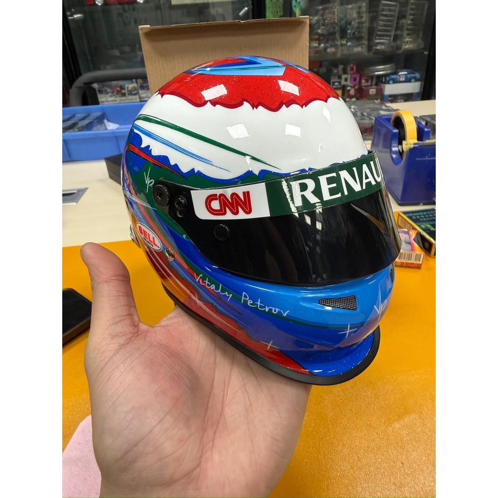 VITALY PETRROV 1/2 Mini Helmet 2012 Petrov Formula Helmet Model Brand New Original Box!อะไหล่ที่สามา